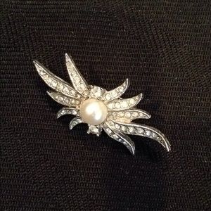 Vintage Pearl clip, attachment to strand